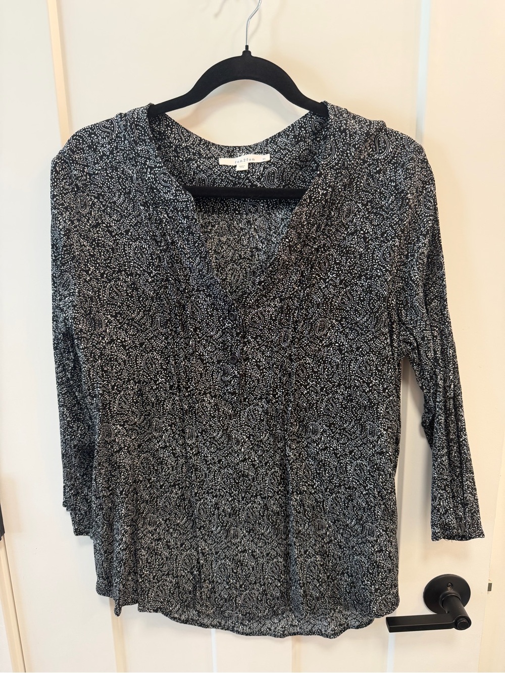 fun 2 fun Black & White Paisley V-Neck Long Sleeve Dress